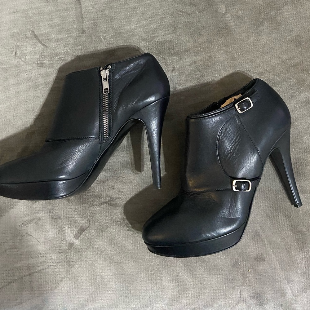 Italian J. Crew Greer leather Booties 8.5 EUC - Picture 2 of 7